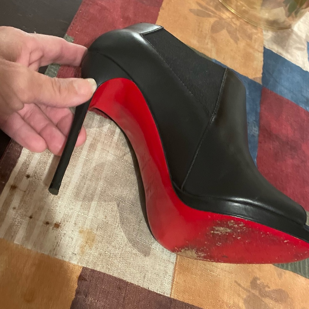 Beautiful red bottoms LV shoes - Picture 3 of 4